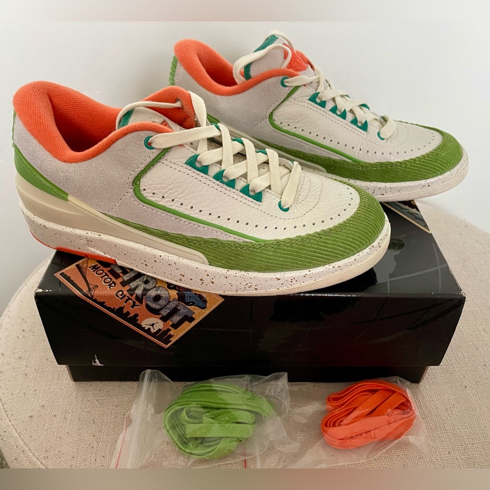 Air Jordan 2 Retro Low Titan Size Women's 6 with OG Box Sail/Orange/Green